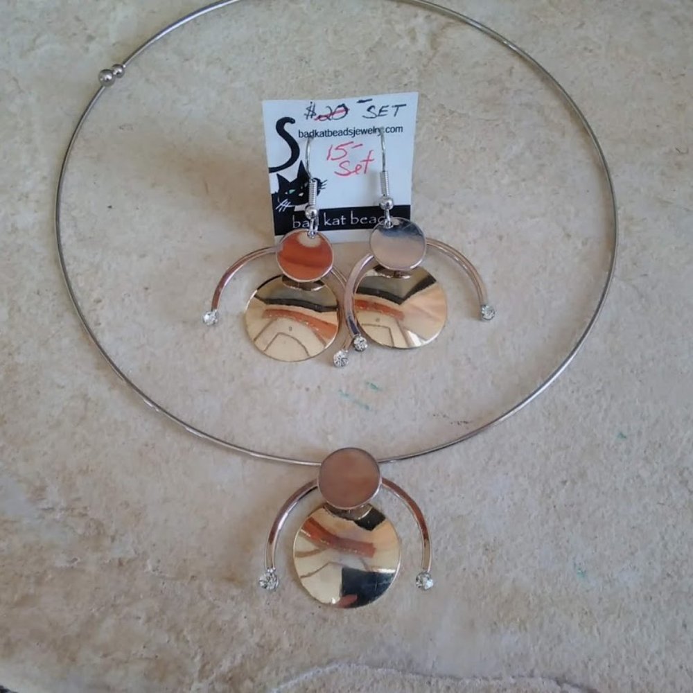 Contemporary Metal Necklace/Earrings - NWOT